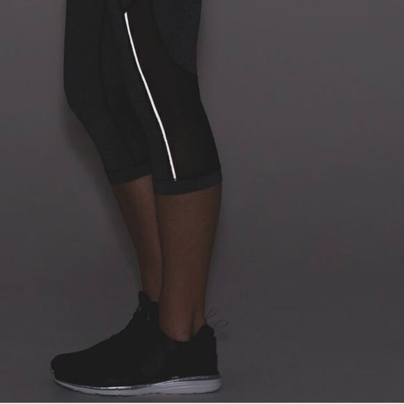 Lululemon Gear Up Crop (17") Heathered Black + Solid Black Leggings - Picture 13 of 13